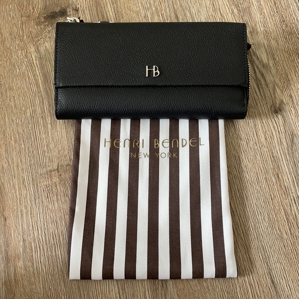 Henri Bendel Black Leather Zip Wallet